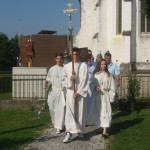 Procesija iz cerkve do šotora